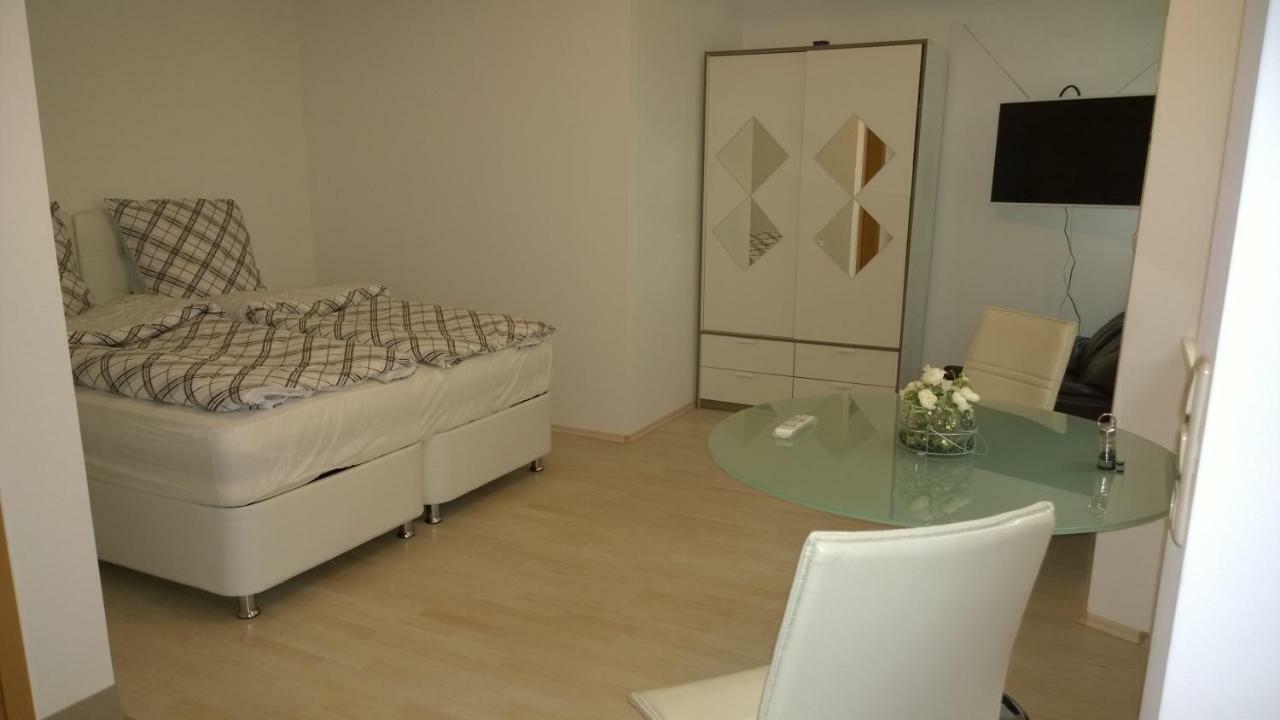Pensionsappartments Blitz Wiesbaden Extérieur photo