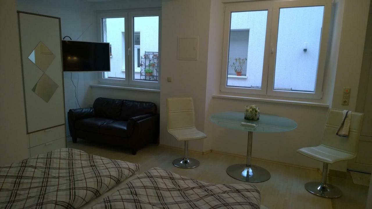 Pensionsappartments Blitz Wiesbaden Extérieur photo